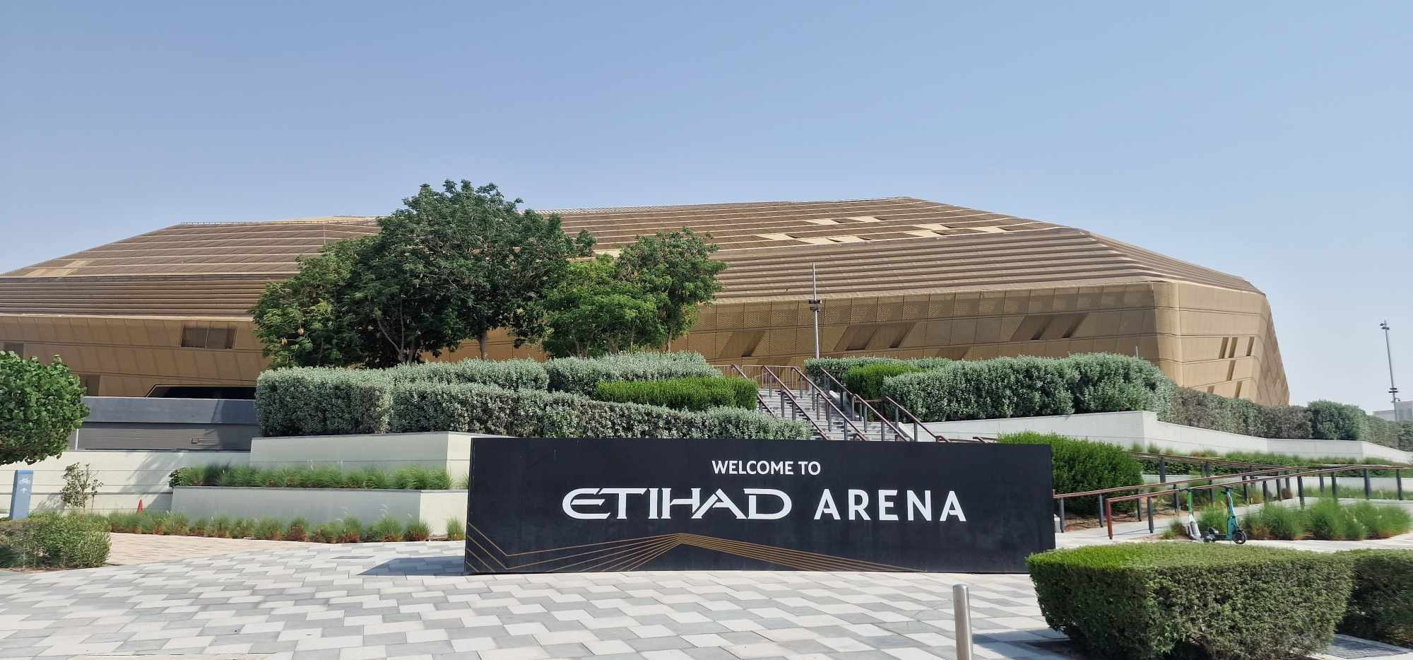 Το Athletiko είναι το πρώτο Μέσο που έφτασε στο Άμπου Ντάμπι: Ο καιρός, η Etihad Arena και το ξενοδοχείο των ομάδων
