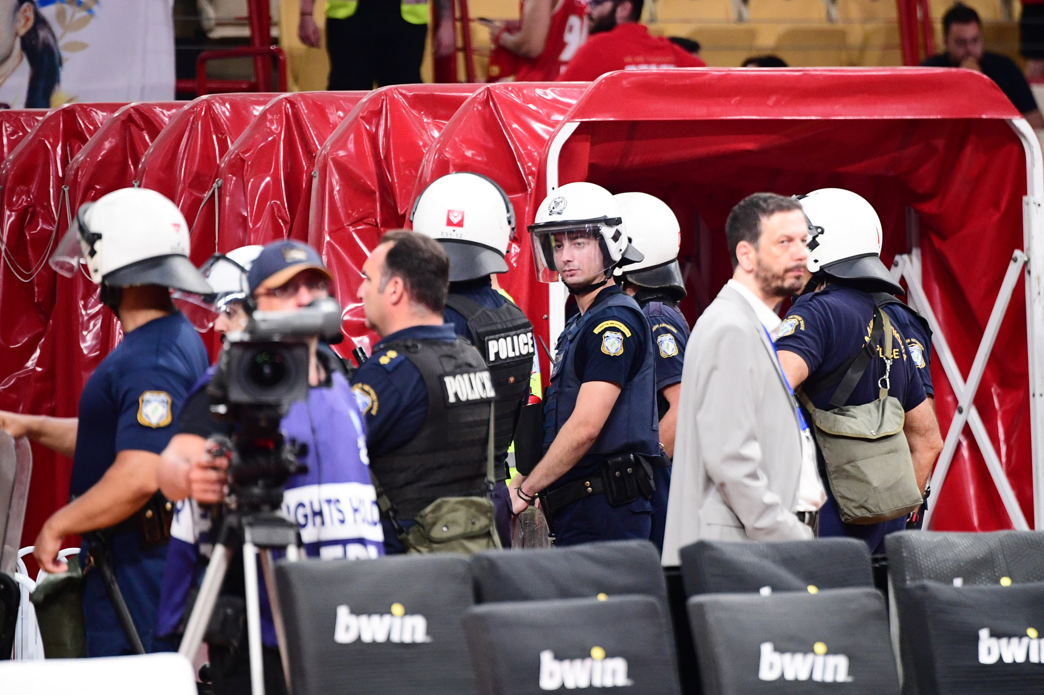 Ισχυρές αστυνομικές δυνάμεις στο ΣΕΦ για τον τέταρτο τελικό