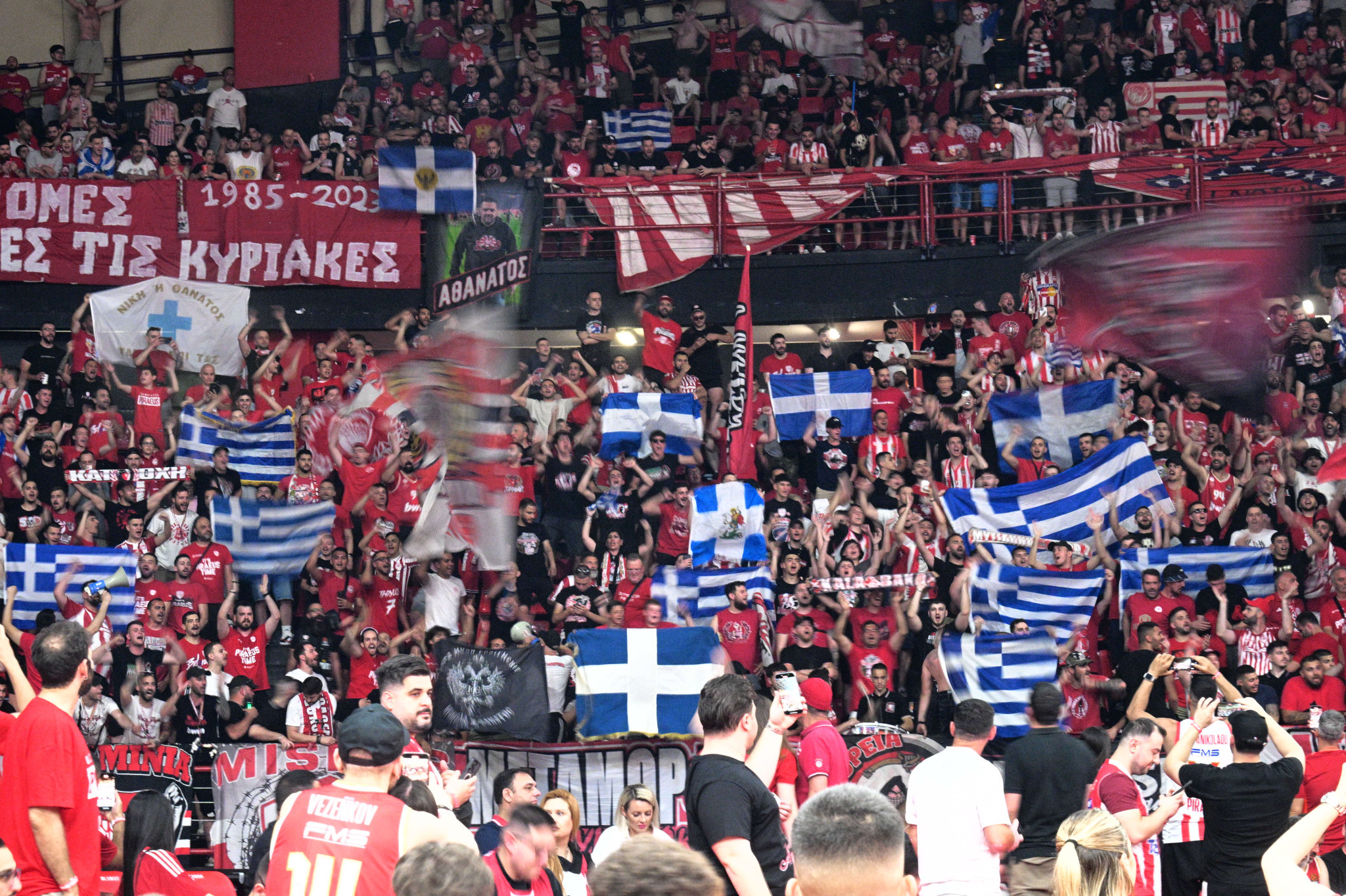Πρόστιμο στον Ολυμπιακό για «προσβολή εθνικών συμβόλων» στον τελικό με τον Παναθηναϊκό