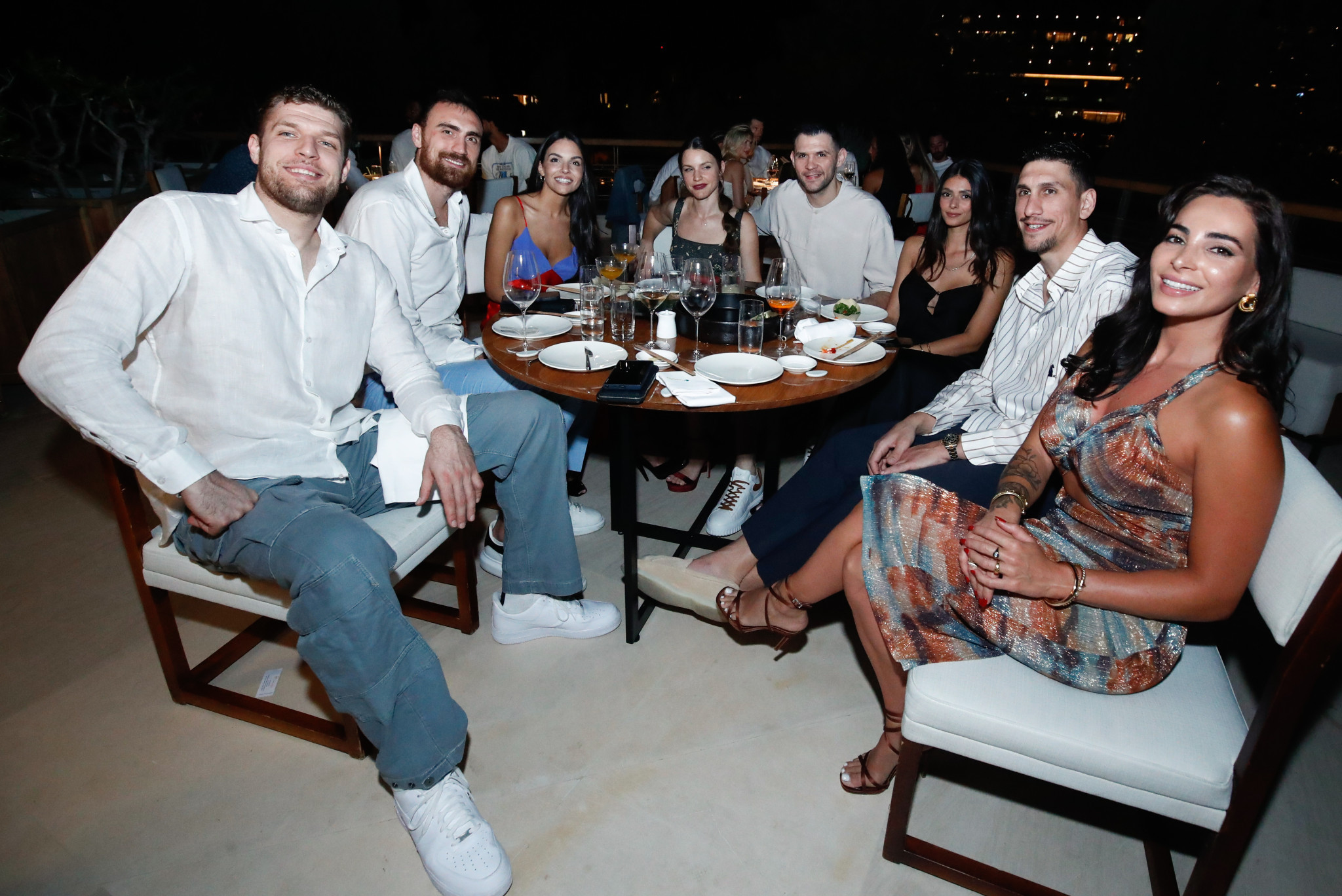 Εντυπωσίασαν οι κυρίες των Πρωταθλητών στο δείπνο του Ολυμπιακού (pics)