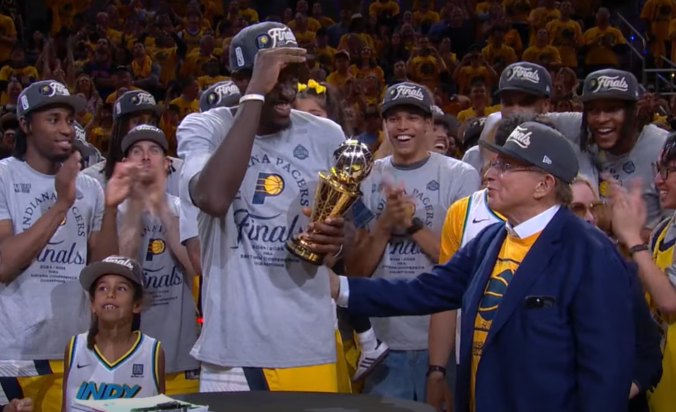 Ο Σιάκαμ διαδέχθηκε τον Μπράουν και αναδείχθηκε MVP των τελικών της Ανατολής