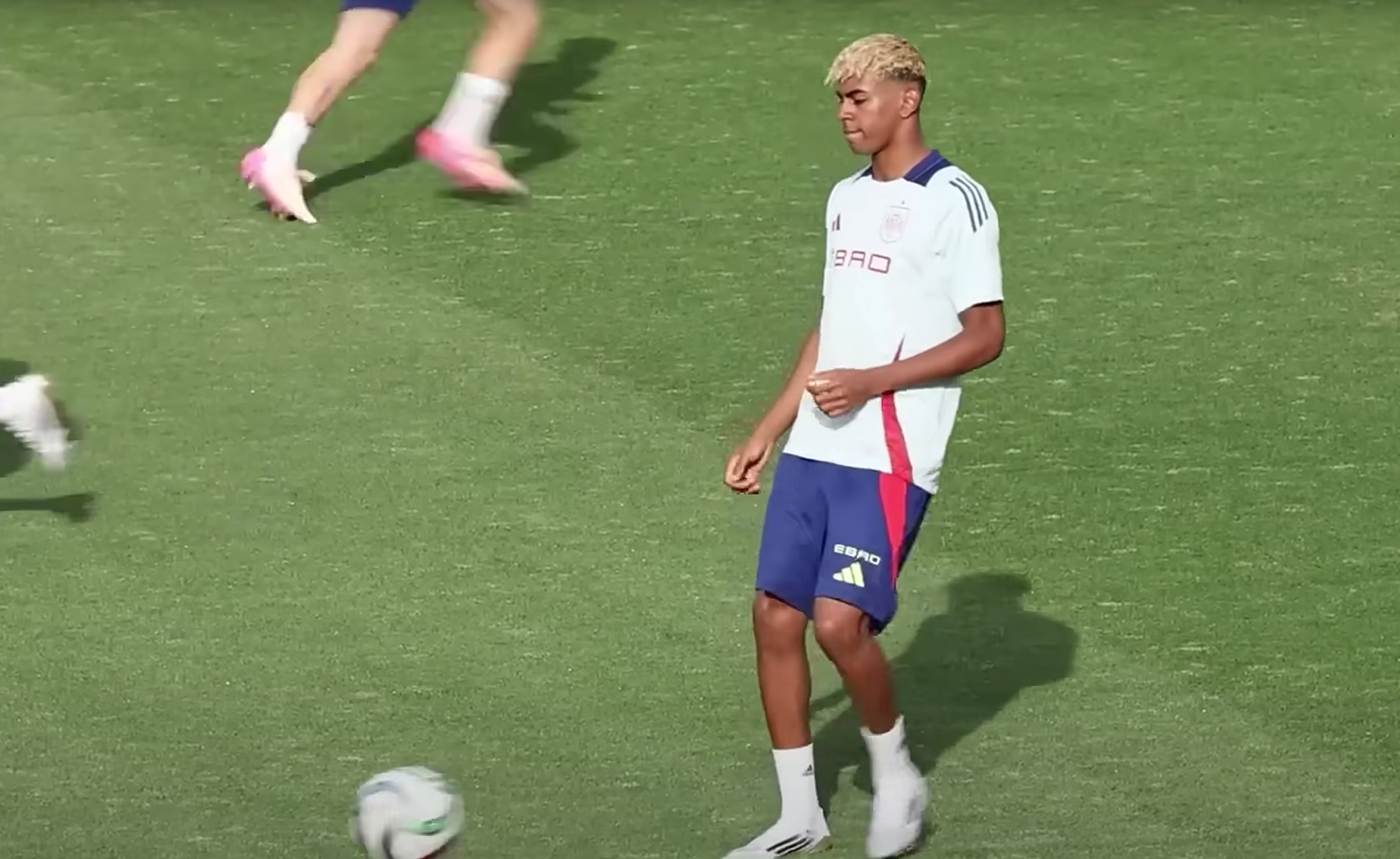 Ο Γιαμάλ προειδοποιεί: «Ο Κριστιάνο είναι θρύλος, αλλά...»