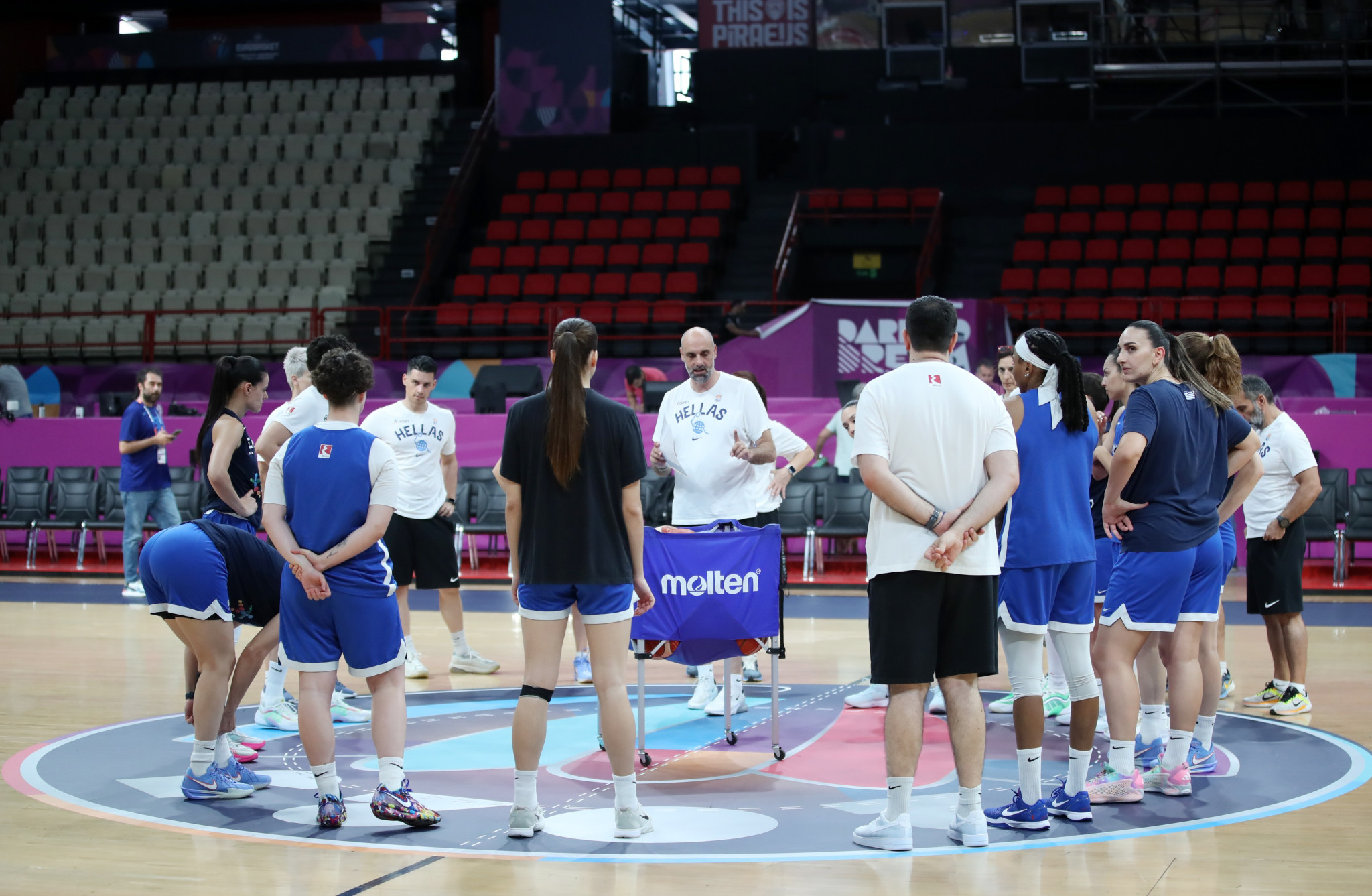 Εθνική Γυναικών έτοιμη για... μάχη με ορίζοντα τη διάκριση Εθνική Γυναικών έτοιμη για... μάχη με ορίζοντα τη διάκριση