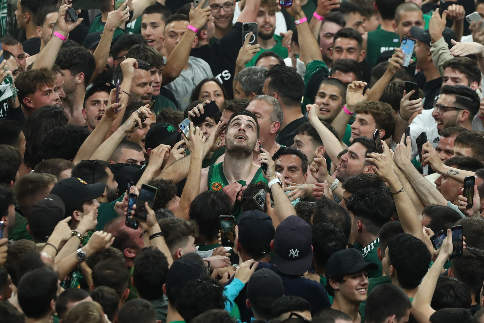 Θύρα 13 για Παπαπέτρου: «Για πάντα ένας από εμάς -  Έβαλες πλάτη σε δύσκολες εποχές»