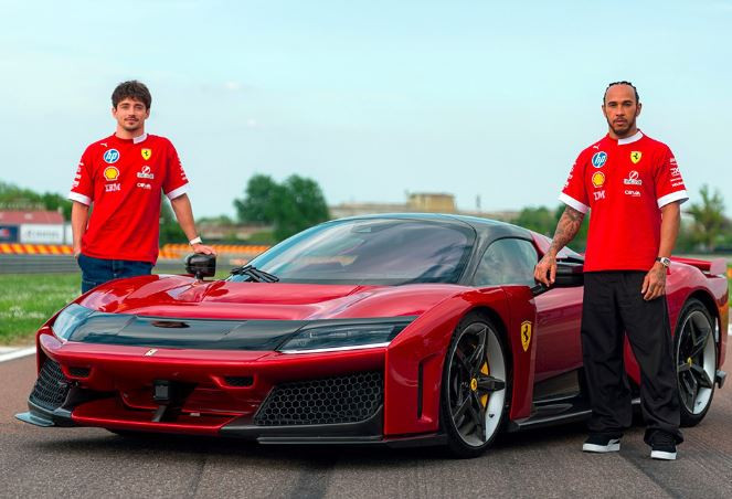 Λιούις Χάμιλτον και Σαρλ Λεκλέρ «τέσταραν» Ferrari τριών εκατομμυρίων ευρώ!