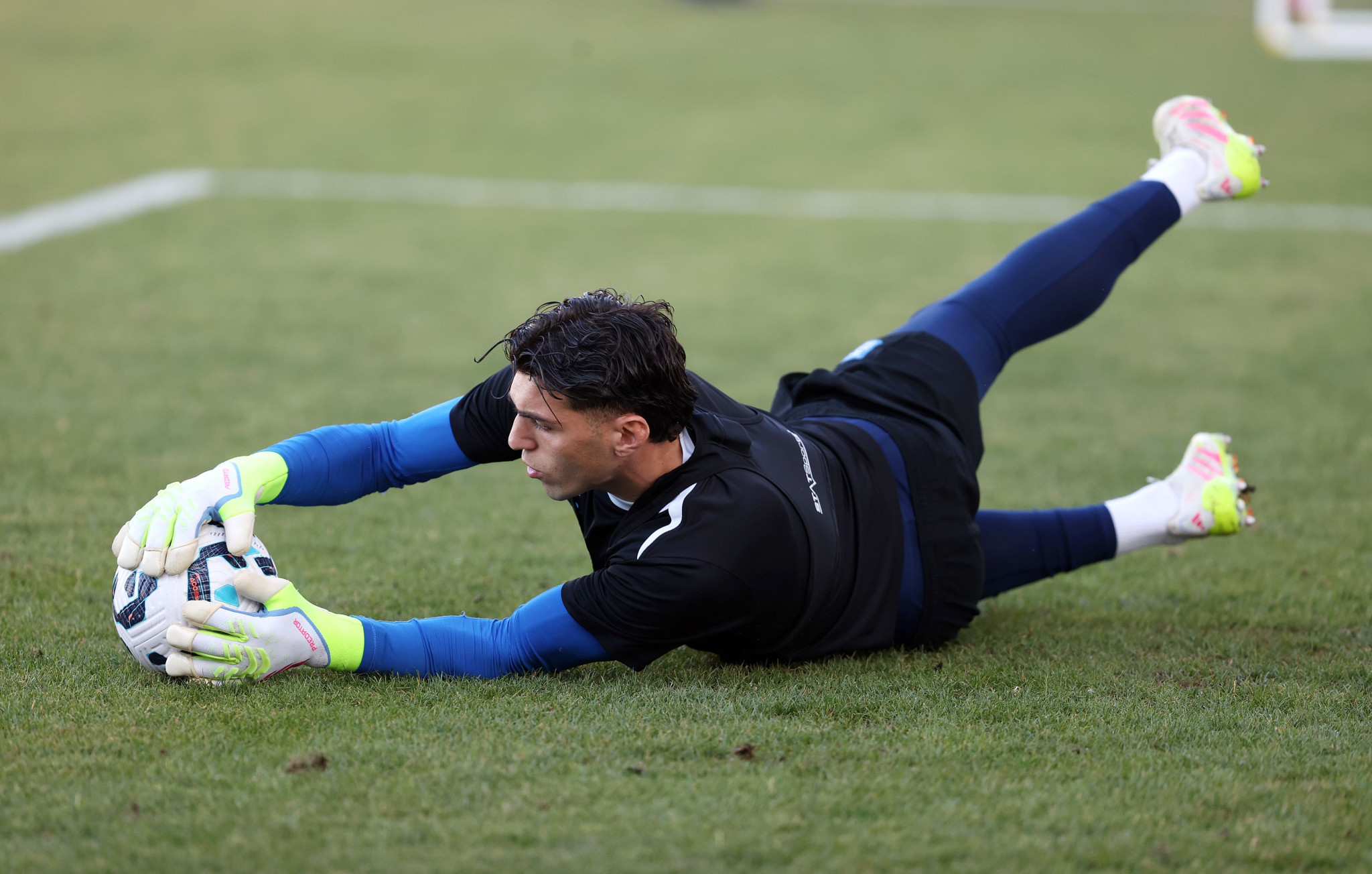 Τα τελειώματα στην προπόνηση της Εθνικής κι οι τρομερές αποκρούσεις Μανδά και Βλαχοδήμου (video)