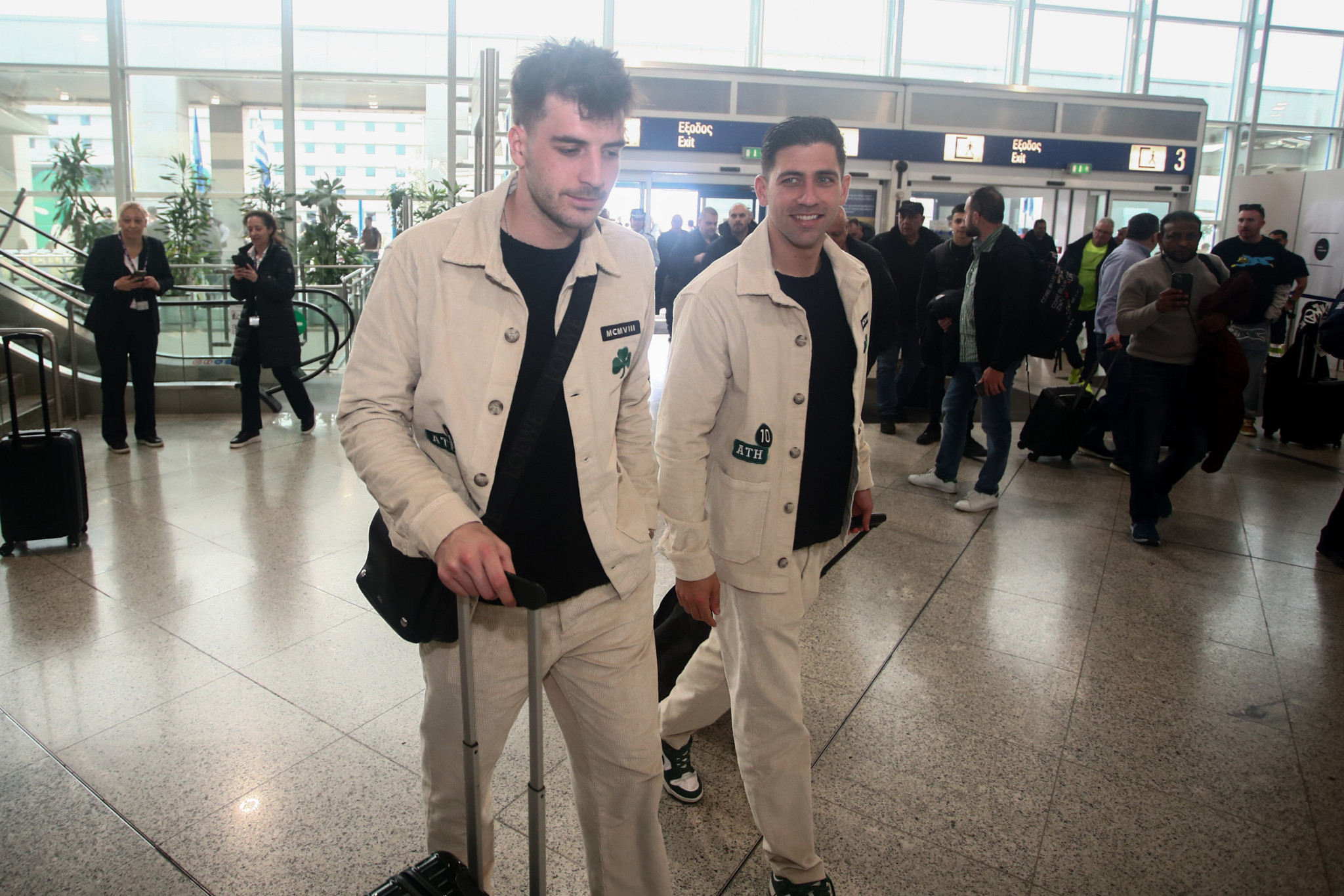 Οι Ιωαννίδης και Μπακασέτας απολαμβάνουν τις διακοπές τους και χαλαρώνουν στη Πάρο (pic)