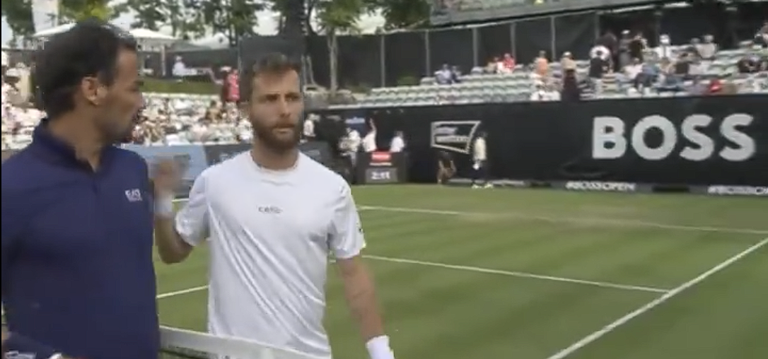 Μεγάλη ένταση σε αγώνα τένις - «Κοίταξέ με, γουρούνι» (video)