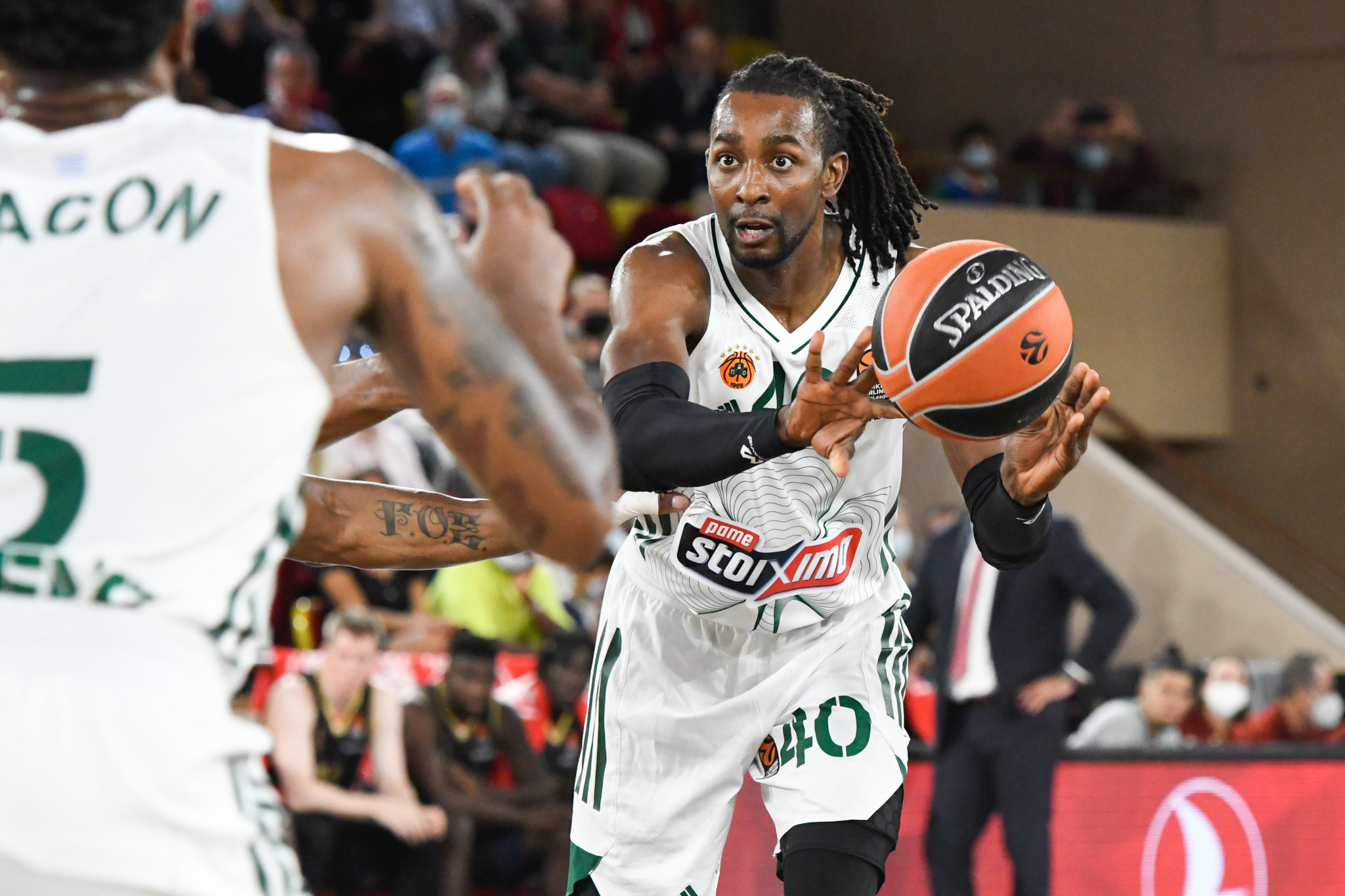 Επίσημα στην Μύκονο ο πρώην παίκτης του Παναθηναϊκού, Τζέρεμι Έβανς