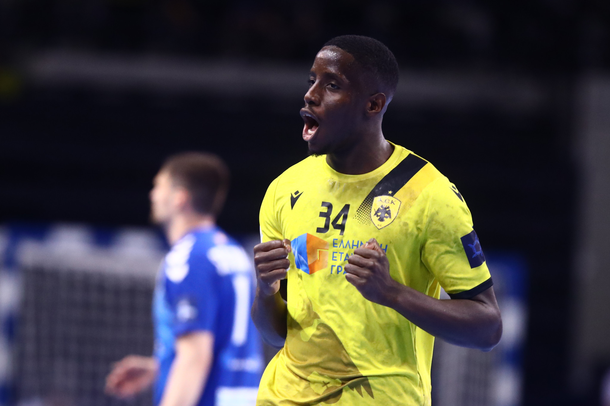 Ανανέωσε για δύο χρόνια με την ΑΕΚ ο Τουρέ