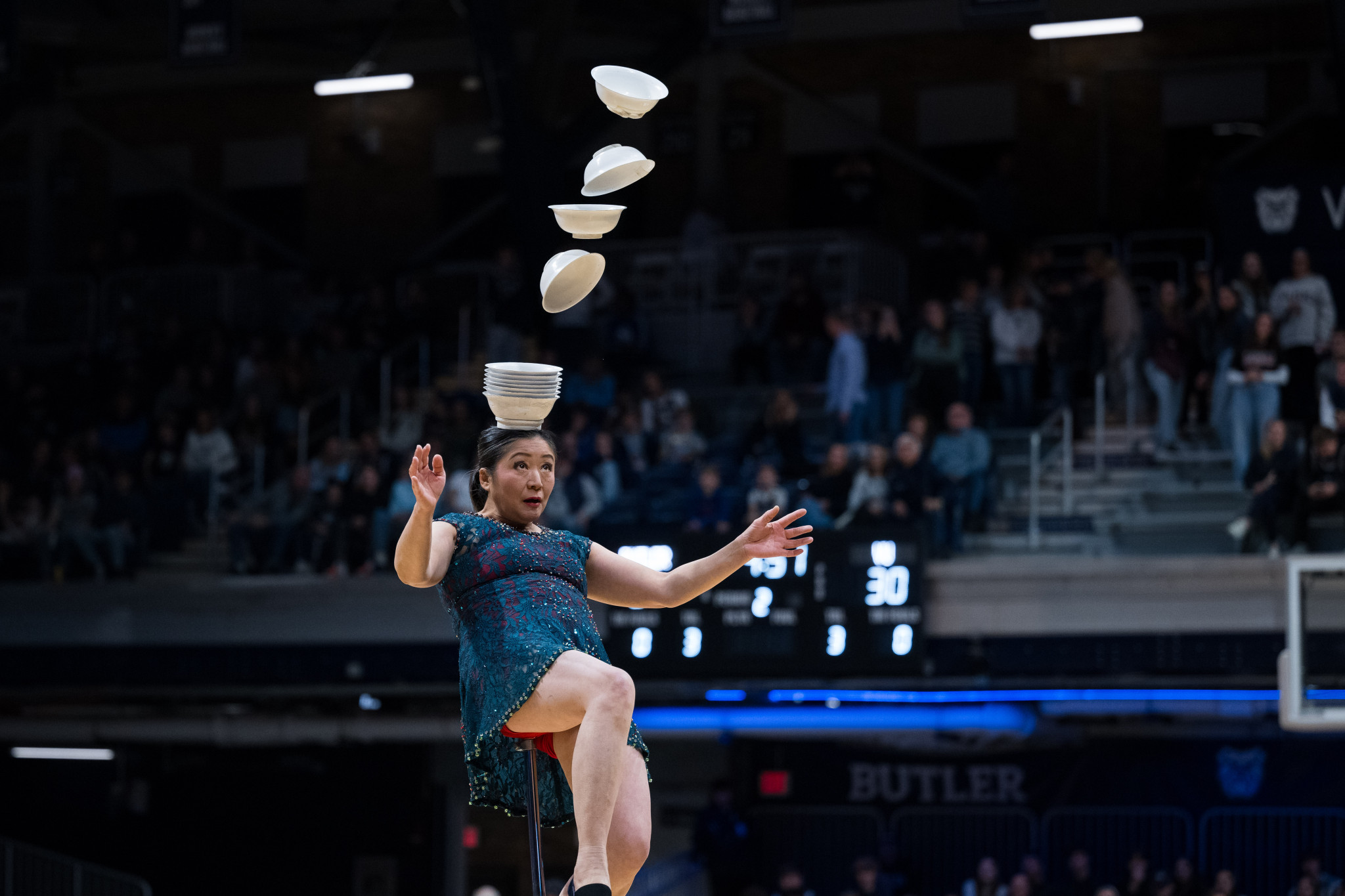 Η τρομακτική πτώση της Red Panda: Τραυματίστηκε στο show της σε αγώνα του WNBA (video)