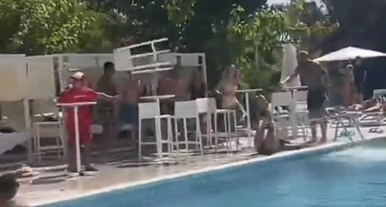 Πλήρης άρνηση για τον καυγά με Άγγλο ποδοσφαιριστή και τις πεταμένες καρέκλες απ' το ξενοδοχείο στην Ίμπιζα!