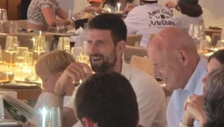 Συνεχίζει τις διακοπές του στην Ελλάδα ο Τζόκοβιτς - Δείπνησε σε γνωστό εστιατόριο στην Πάρο (video) Συνεχίζει τις διακοπές του στην Ελλάδα ο Τζόκοβιτς - Δείπνησε σε γνωστό εστιατόριο στην Πάρο (video)