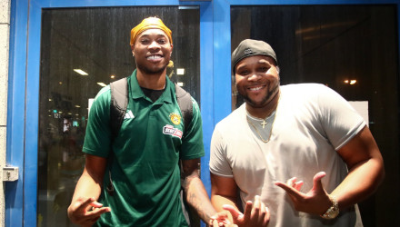 Ποιος ήταν ο άνθρωπος που έκλεψε την παράσταση στην άφιξη του Ρισόν Χολμς (video)