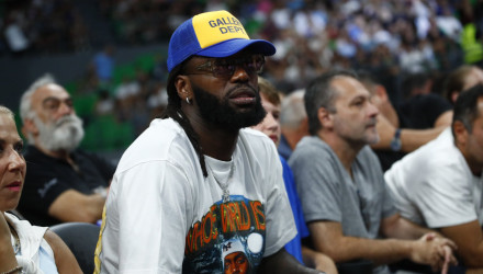 Αυτό είναι το νέο αμάξι του Λεσόρ: Πόσο κοστίζει και γιατί λέγεται «Batmobile»