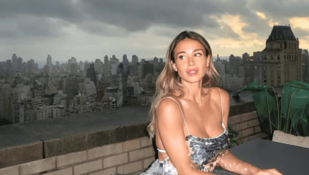 «Είσαι το νούμερο 1»- Η Ντιλέτα Λεότα με «καυτό» κόκκινο φόρεμα φέρνει τους θαυμαστές της στα όριά τους (video)