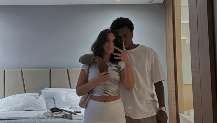 Αυτή είναι η εντυπωσιακή σύντροφος του Τι Τζέι Σορτς που τον συνόδευσε στο τουρνουά τένις (photos)