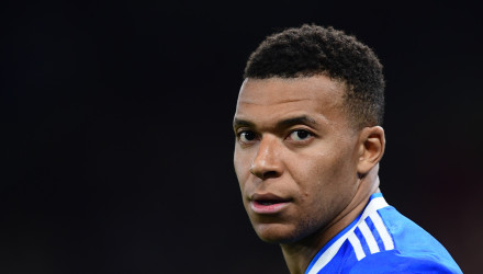 Τα... έχασε στο «Καραϊσκάκης» ο Εμπαπέ και πήγαινε ολοταχώς για τα αποδυτήρια του Ολυμπιακού (video)