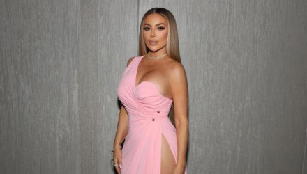 Η πρώην σύζυγος του Πίπεν σοκάρει: Εμφανίστηκε χωρίς εσώρουχα και με έναν άνδρα 20 χρόνια νεότερό της (photo)