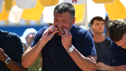 «Βυθίστηκε» στο αλκοόλ και στις ουσίες και τώρα ο «πιο μισητός άνθρωπος στον κόσμο» πουλάει ολυμπιακά μετάλλια για να ζήσει