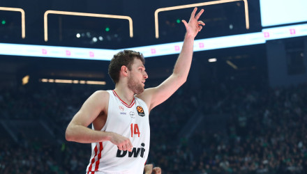 Θριάμβευσε με την προσωπικότητα και το... δικό του μπάσκετ