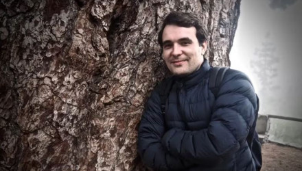 Αθλητικός συντάκτης πήγε για ρεπορτάζ και κατέληξε σε κελί 10 τετραγωνικών κατηγορούμενος για «τρομοκρατία»