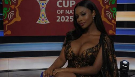 Μια «γαζέλα» πέρα από κάθε φαντασία - Η σαγηνευτική δημοσιογράφος που τρελαίνει κόσμο στο Κύπελλο Εθνών Αφρικής