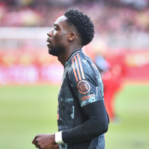 Ευχάριστα νέα με τον Ντέιβις στην Μπάγερν - Επέστρεψε στις προπονήσεις μετά από 8 μήνες