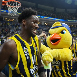 GM Φενέρμπαχτσε: «Ενδιαφέρον από το NBA για Χέιζ-Ντέιβις και Μπιμπέροβιτς»