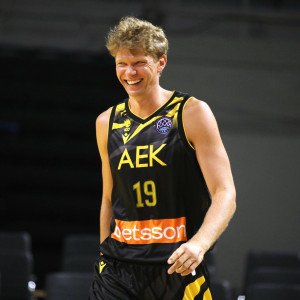 Έρχεται η νέα φανέλα της ΑΕΚ Betsson