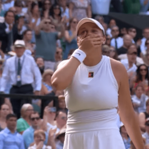 Στον τελικό του Wimbledon η Σφιόντεκ με την Ανισίμοβα που απέκλεισε τη Σαμπαλένκα