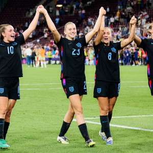 «Lionesses» vs «Three Lions»: Μικρό μπόνους για τις γυναίκες, εκατομμύρια για τους άντρες