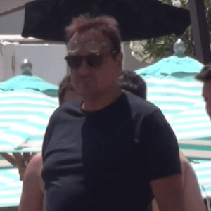 Απολαμβάνει τις διακοπές του στη Μύκονο ο Αταμάν (video)