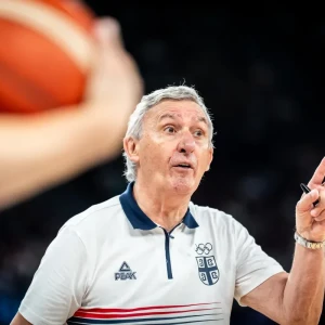 Εκτός EuroBasket οι Σμάιλαγιτς, Τριφούνοβιτς