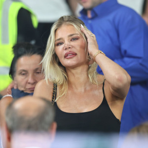 Η εντυπωσιακή ξανθιά καλλονή που έκλεψε την παράσταση στην «OPAP Arena»