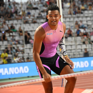 Καραλής στο Athletiko: «Πηδάω με old school κοντάρια, το ίδιο brand με Μπούμπκα και Ντουπλάντις»