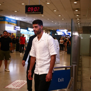 Ο Ταρεμί έφτασε στην Αθήνα για τον Ολυμπιακό - Βίντεο του Athletiko από την άφιξη