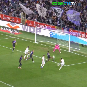Ο Ελίασον δίνει τη λύση για το 1-1 της ΑΕΚ (video)