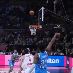 Ο Γιάννης ευστόχησε σε τρίποντο και η FIBA σχολίασε: «Απλά δώστε στην Ελλάδα το τρόπαιο» (video)