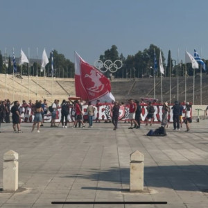 Οπαδός της Σαμσουνσπόρ σήκωσε σημαία της ομάδας του στο Καλλιμάρμαρο (video)