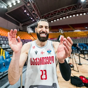 «Είναι πραγματικός αρχηγός, η καρδιά και η ψυχή μας»: Ο Μπιτάτζε... υποκλίνεται στον Σενγκέλια