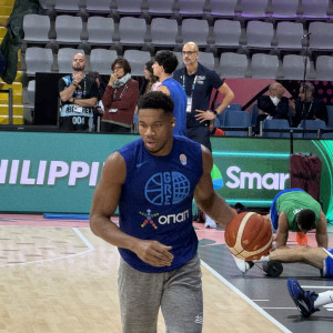 Έτοιμος ο Γιάννης: Το ζέσταμα του Greek Freak πριν από το ματς με την Ιταλία