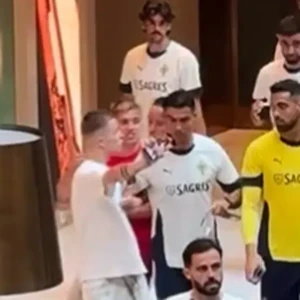 Σάλος με τον Κριστιάνο Ρονάλντο στην Πορτογαλία - Εσπρωξε οπαδό που ήθελε να βγει selfie μαζί του (video)
