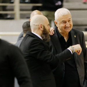 Συνομιλία Σάκοτα - Καντσελιέρι πριν το φιλικό της ΑΕΚ με την Τρέντο