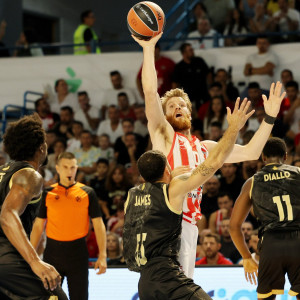 Ο clutch Τζέιμς η Μονακό λύγισε τον Ολυμπιακό σε φιλική μάχη στην Κύπρο