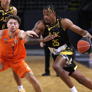 Με κορυφαίο Αρμς η ΑΕΚ κέρδισε 82-69 την Κρεμόνα στις ιταλικές Άλπεις