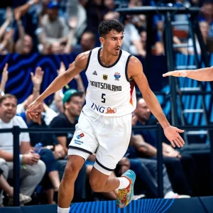 Το buzzer beater τρίποντο του ντα Σίλβα από το κέντρο του γηπέδου (video)