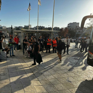 Η άφιξη του ΠΑΟΚ στην Τούμπα για το ματς με τη Μακάμπι - Συνάντηση με τον μικρό Γιαννάκη (video)