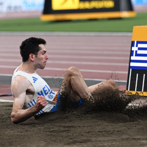 Η στιγμή που ο Τεντόγλου πιάνει τη γάμπα του μετά τη δεύτερη άκυρη προσπάθεια του (video)