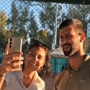 «Πάρε τηλέφωνο τον άνδρα σου» - Τι συνέβη όταν μια Ελληνίδα πλησίασε τον Τζόκοβιτς (video)
